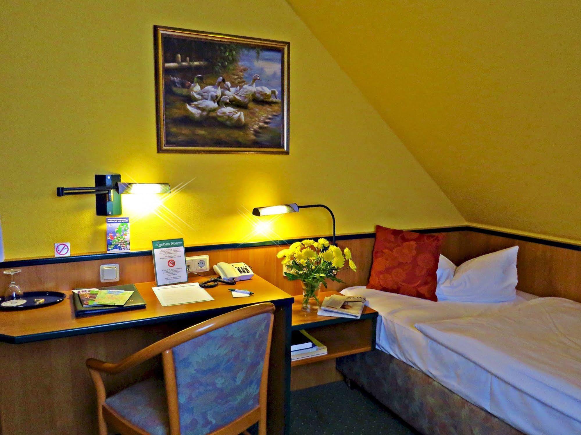 רוסטוק Hotel Landhaus Dierkow מראה חיצוני תמונה